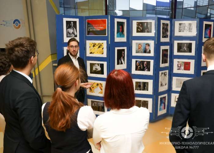 В ИТШ № 777 прошла итоговая выставка участников объединений «Мир в объективе» и «Фотокульт»